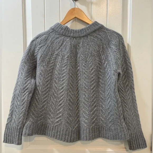 Tuckernuck Wool Blend Cable Knit Sweater Size Medium - Picture 3 of 5